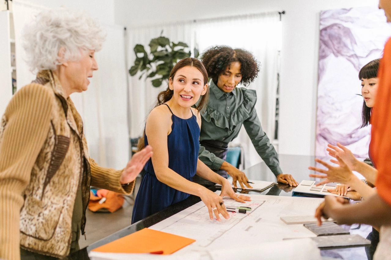 A group of women working together. Business Grants for Women in Arizona
