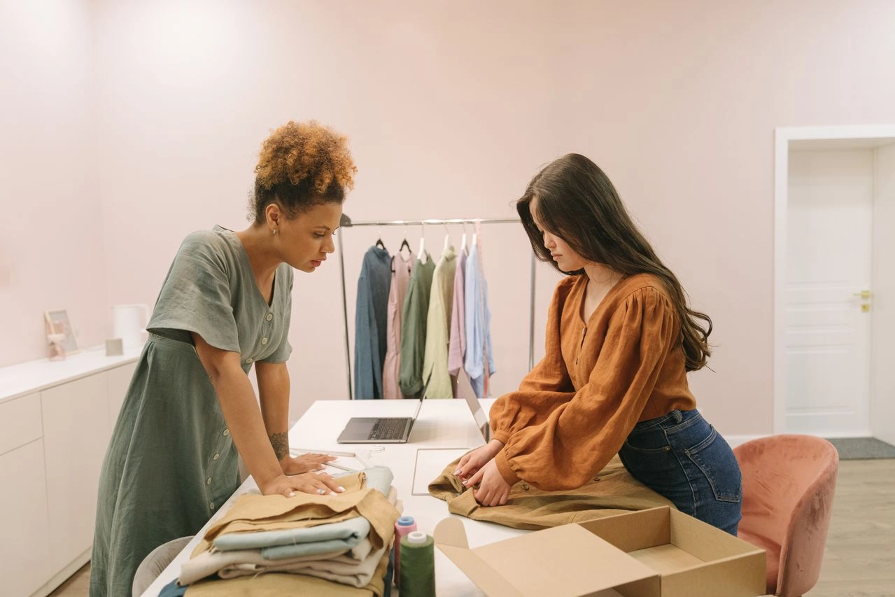 Women in a boutique. Pitch competitions for women entrepreneurs