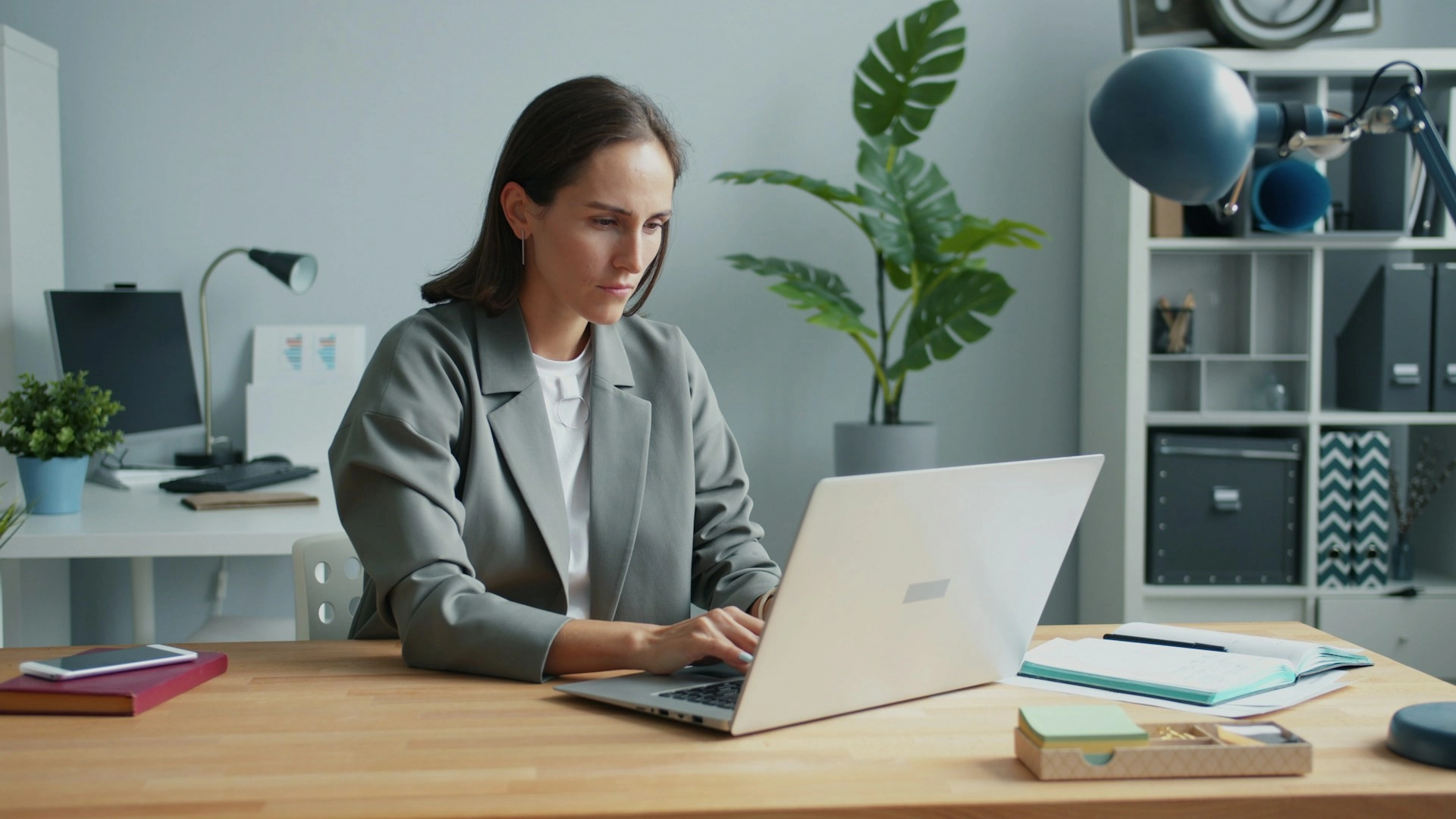 A woman working on her laptop. Business Grants for Women in Illinois