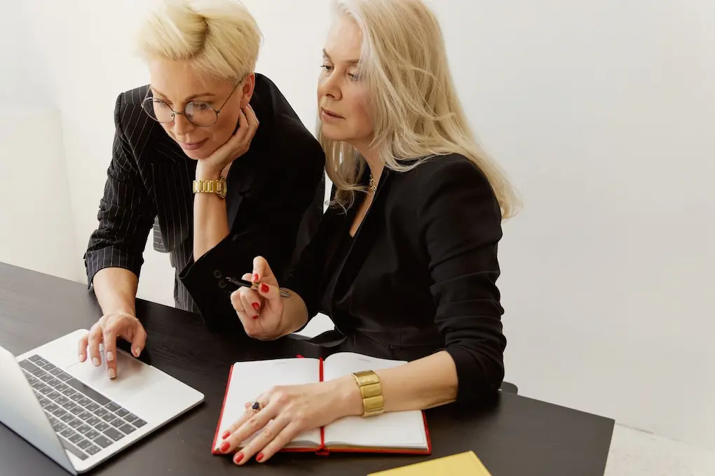 Two women discussing business. Business Grants for Women in North Carolina